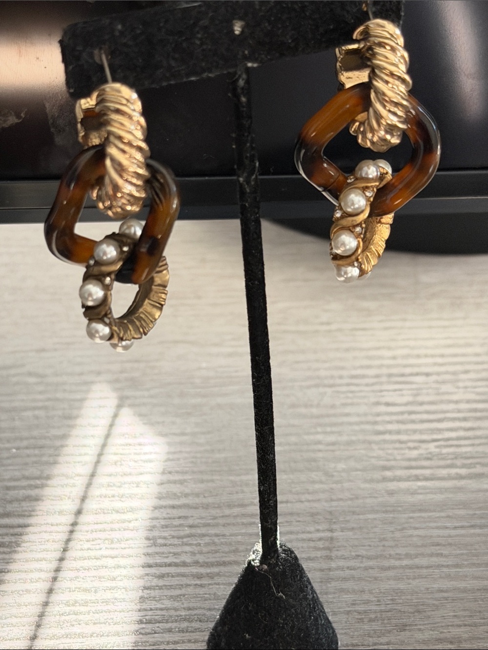 Zara Gold-Tone Tortoiseshell Link Earrings with Faux Pearls